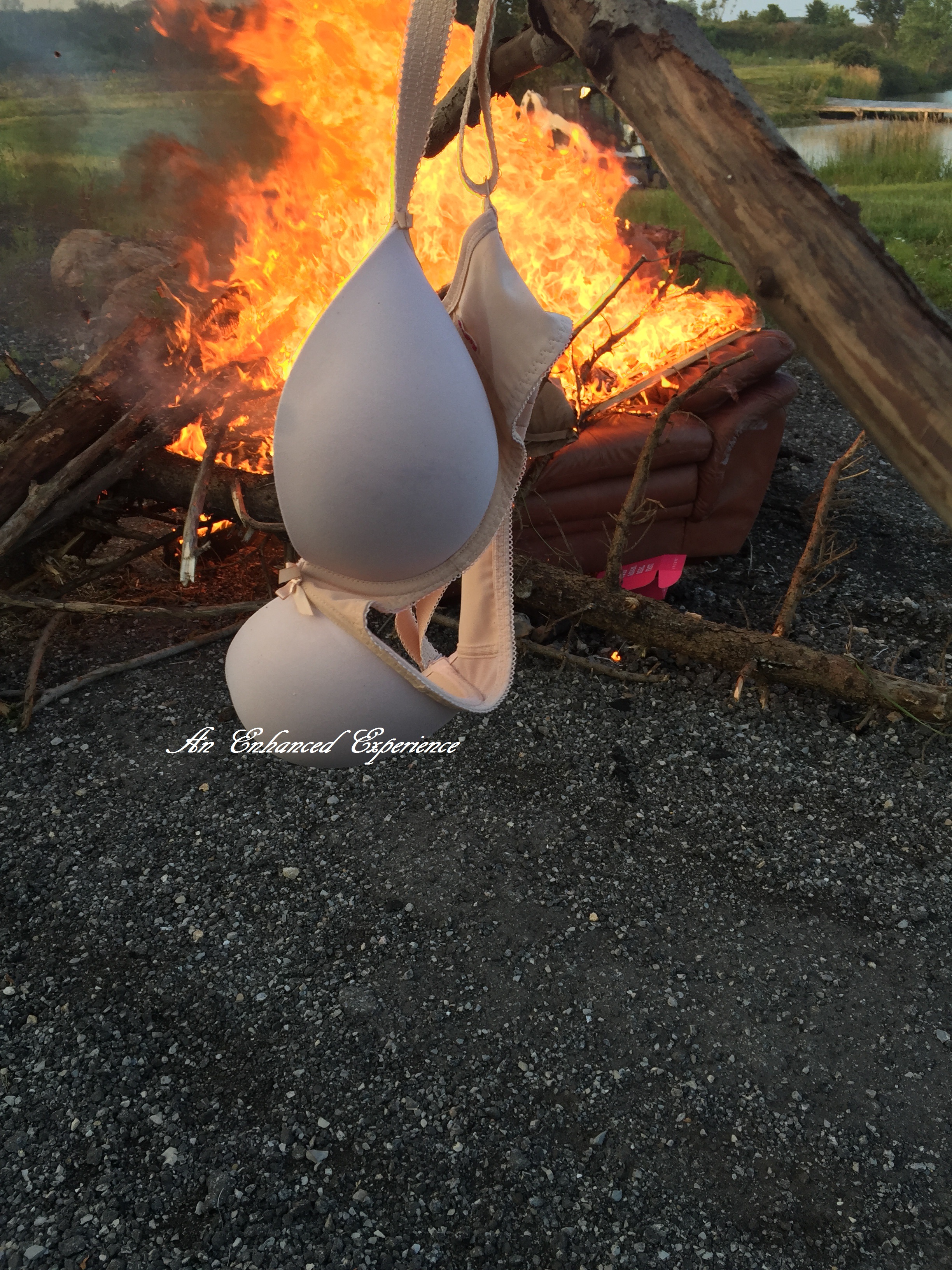 Bra burning hi-res stock photography and images - Alamy